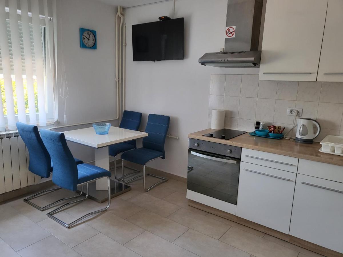 Vigo Apartman Pola Esterno foto