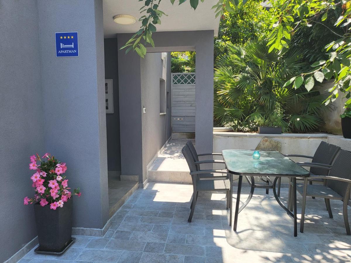 Vigo Apartman Pola Esterno foto