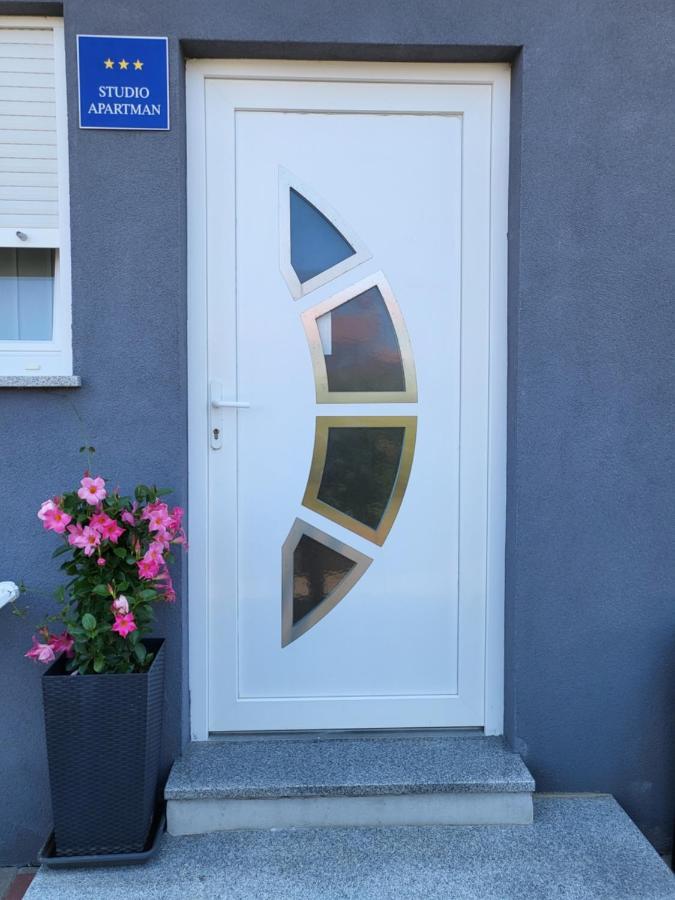 Vigo Apartman Pola Esterno foto
