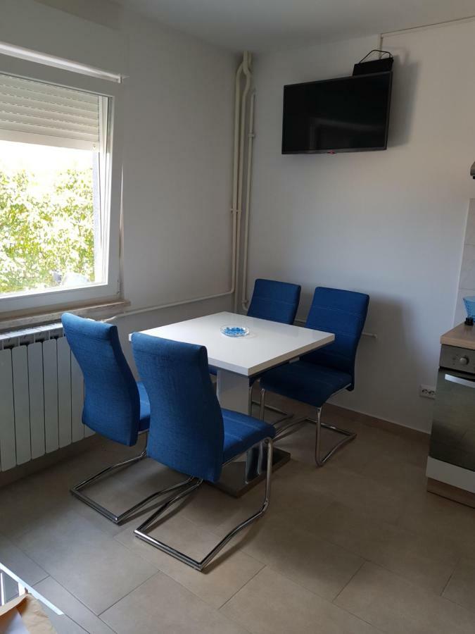 Vigo Apartman Pola Esterno foto