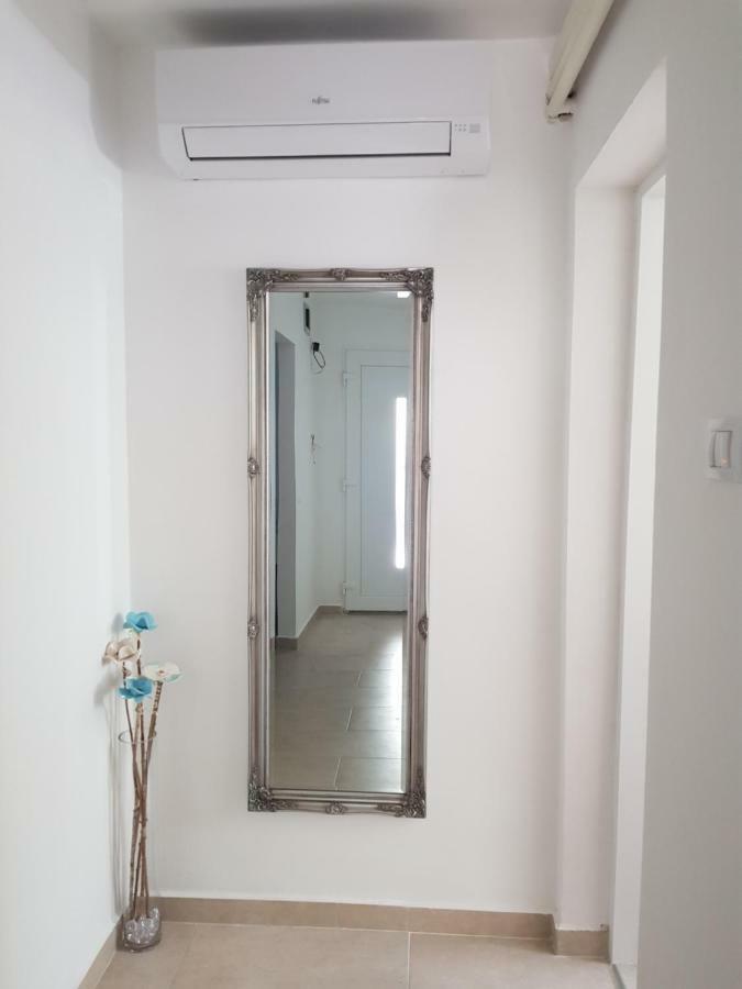 Vigo Apartman Pola Esterno foto