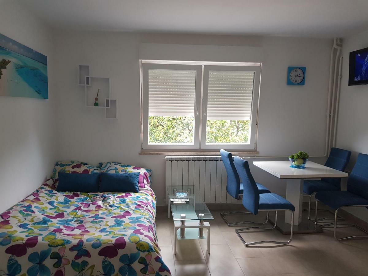 Vigo Apartman Pola Esterno foto