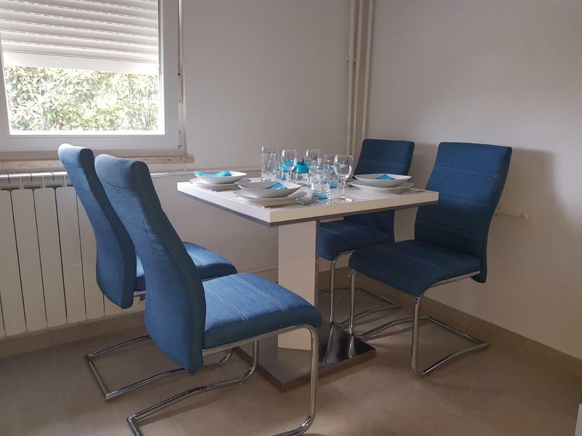 Vigo Apartman Pola Esterno foto